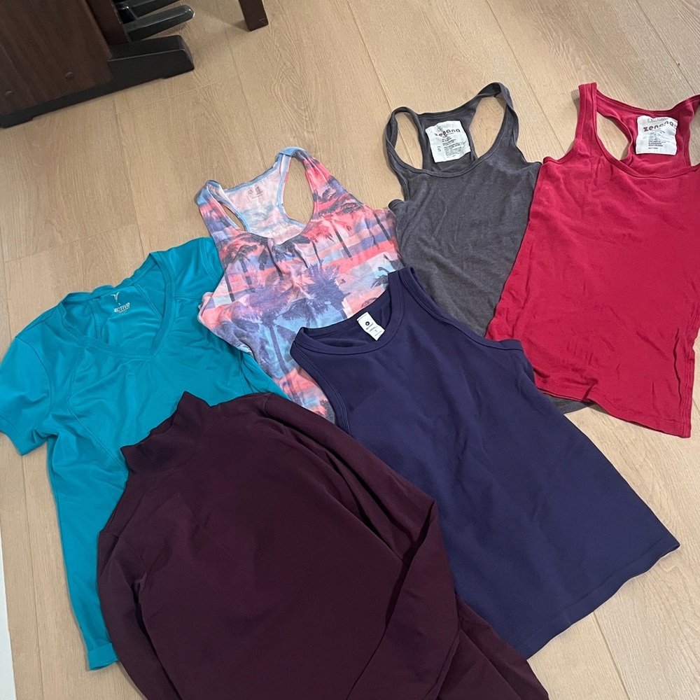 6 Athletic work out tops